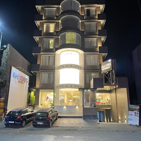 De Glance Hotel Surate Extérieur photo