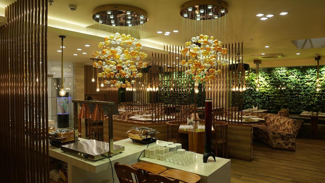 De Glance Hotel Surate Extérieur photo