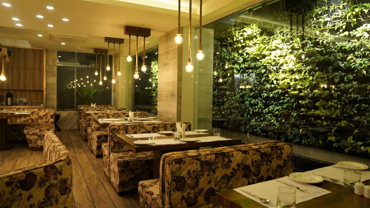 De Glance Hotel Surate Extérieur photo