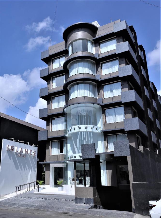 De Glance Hotel Surate Extérieur photo