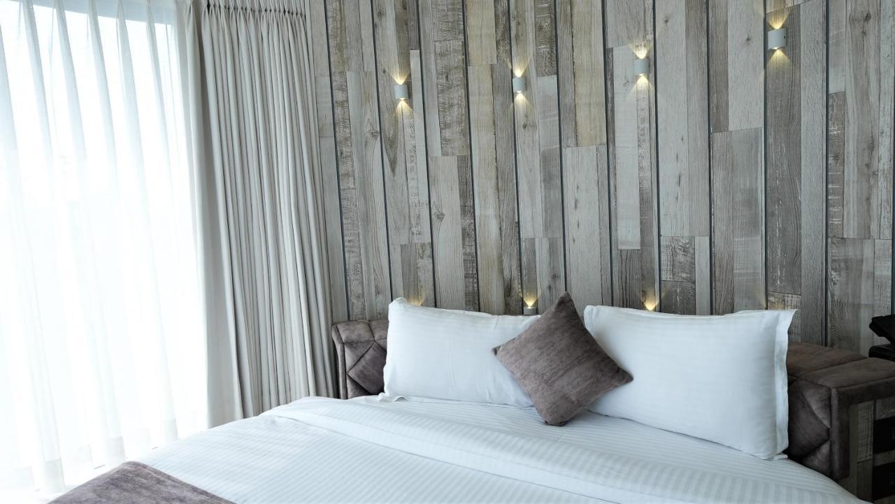 De Glance Hotel Surate Extérieur photo