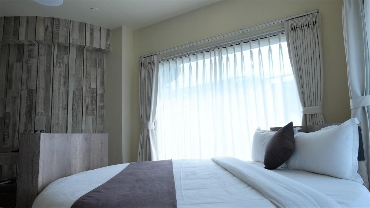 De Glance Hotel Surate Extérieur photo