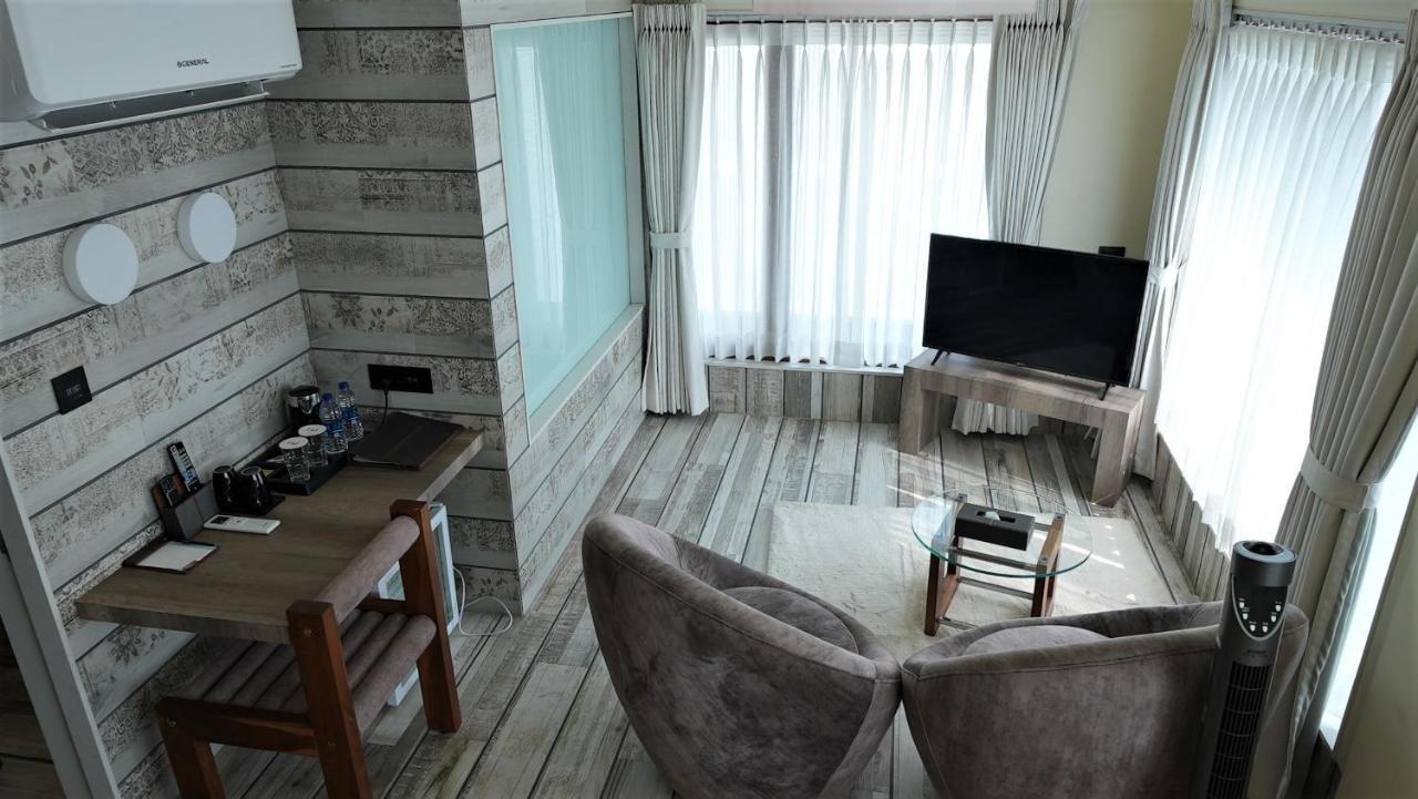 De Glance Hotel Surate Extérieur photo