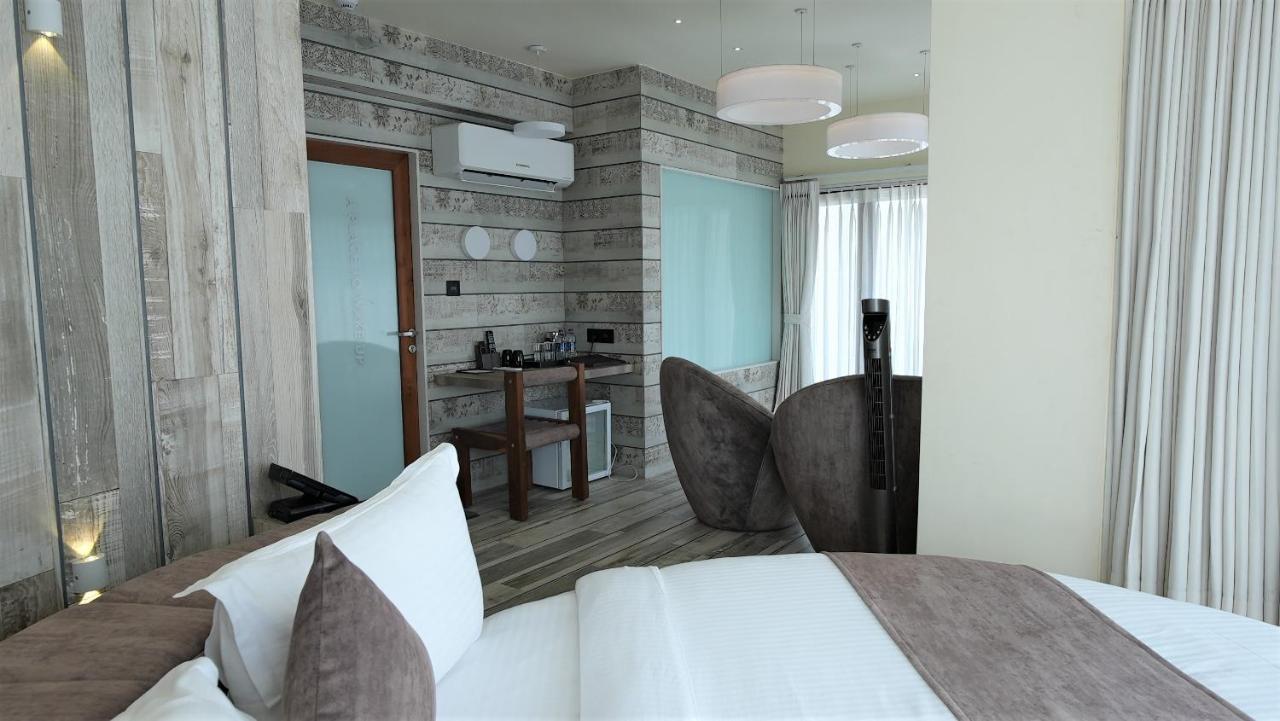 De Glance Hotel Surate Extérieur photo